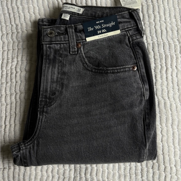 Abercrombie & Fitch Denim - Abercrombie & Fitch The‘90s Straight Mid Rise Jeans